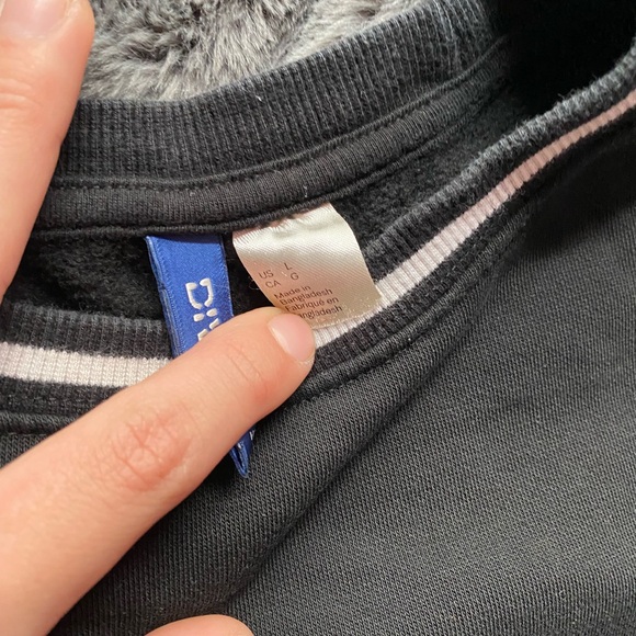 Black and white sweatshirt - Picture 2 of 2